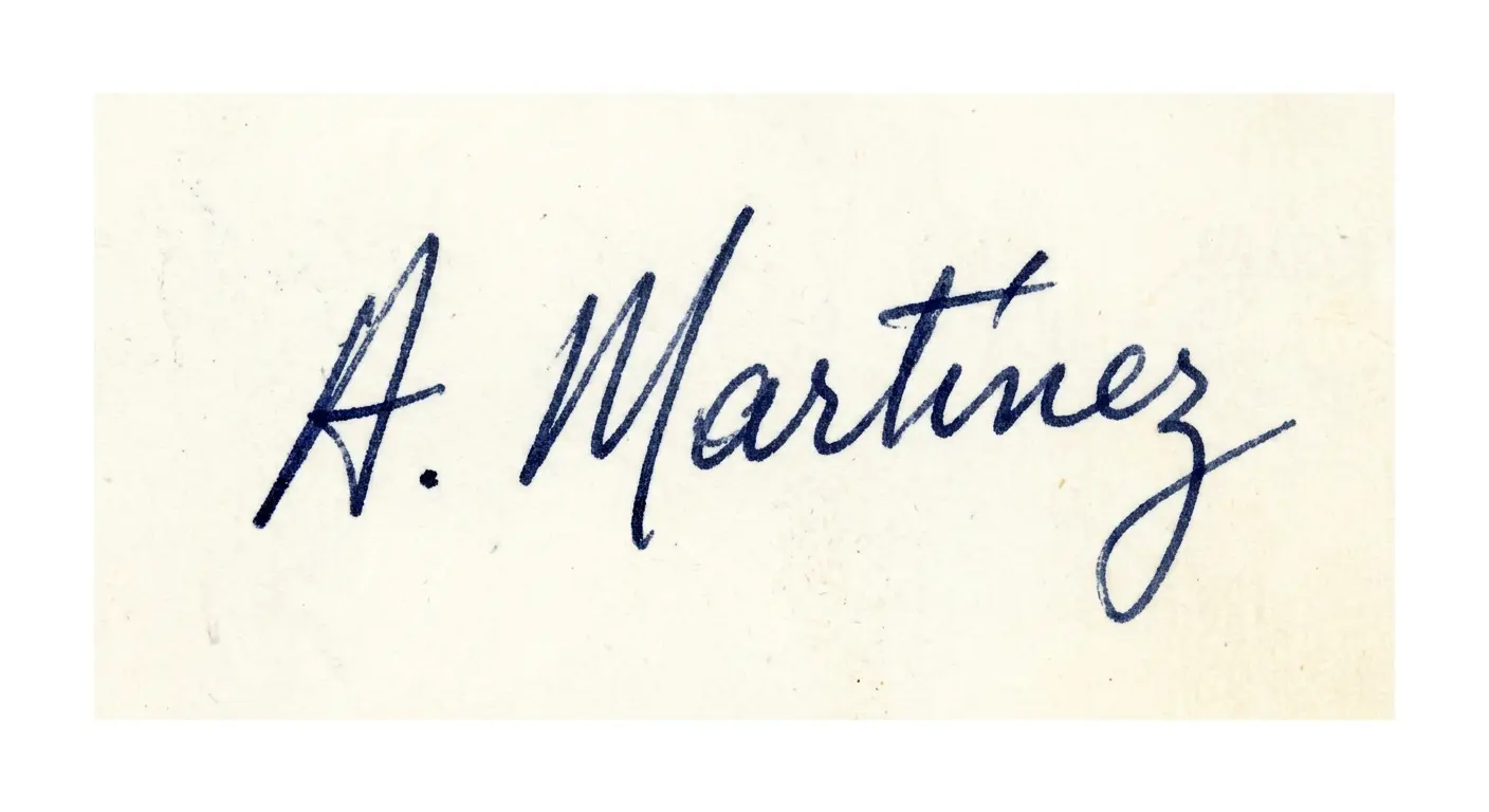 Firma manuscrita de A. Martínez sobre fondo blanco, ideal para vectorización de imágenes en Xeito Studio.