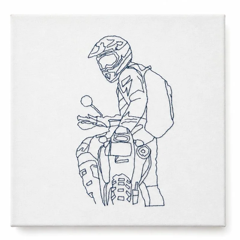 Retrato en línea continua del motorista bordado a mano sobre lienzo