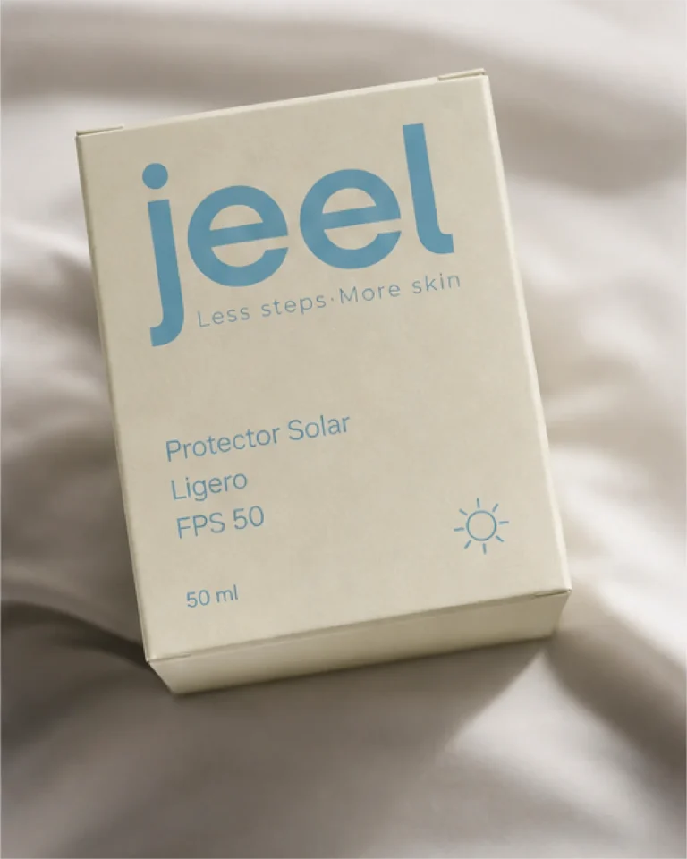 Caja del protector solar ligero FPS 50 de Jeel en color crema con el logotipo en azul