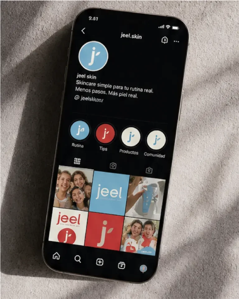 Perfil de Instagram de Jeel skin en un móvil con historias destacadas y publicaciones de la marca